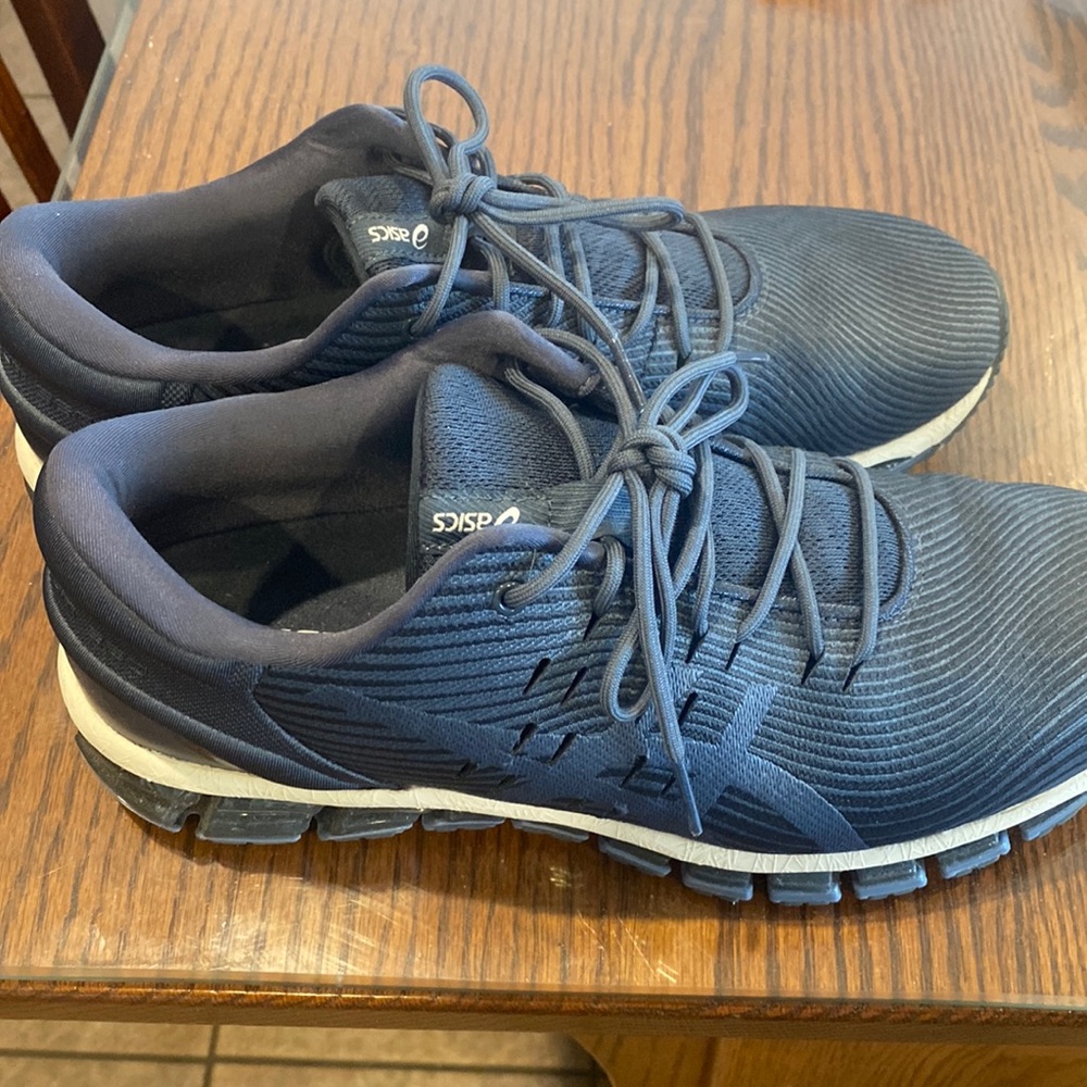 Mens NWOT Asics NAVY BLUE size 9.5